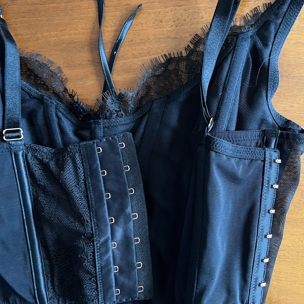 NWT VS Corset - Picture 5 of 7